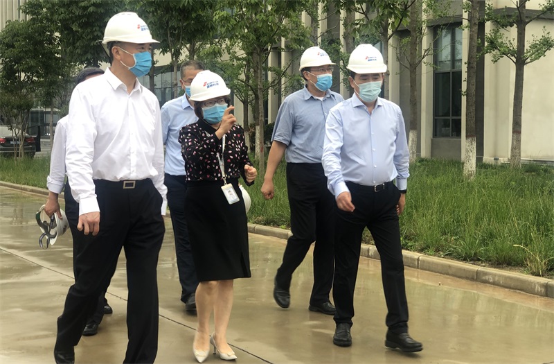 陜西省省長劉國中、西安市市長李明遠一行調研高陵藍曉產業園 陜西省省長劉國中、西安市市長李明遠一行調研高陵藍曉產業園