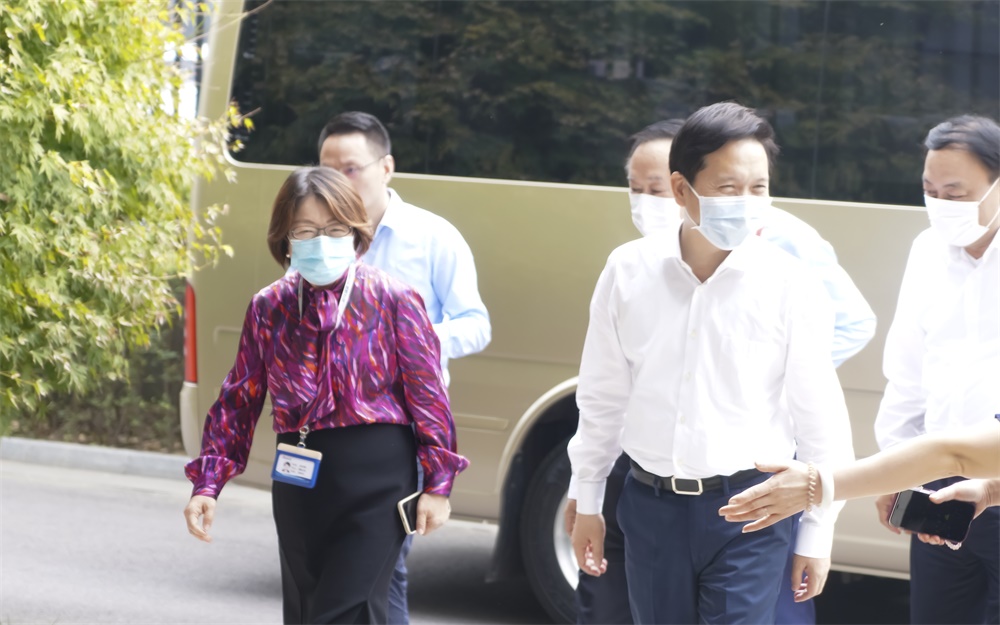 趙一德省長(zhǎng)蒞臨藍(lán)曉科技現(xiàn)場(chǎng)調(diào)研 趙一德省長(zhǎng)蒞臨藍(lán)曉科技現(xiàn)場(chǎng)調(diào)研