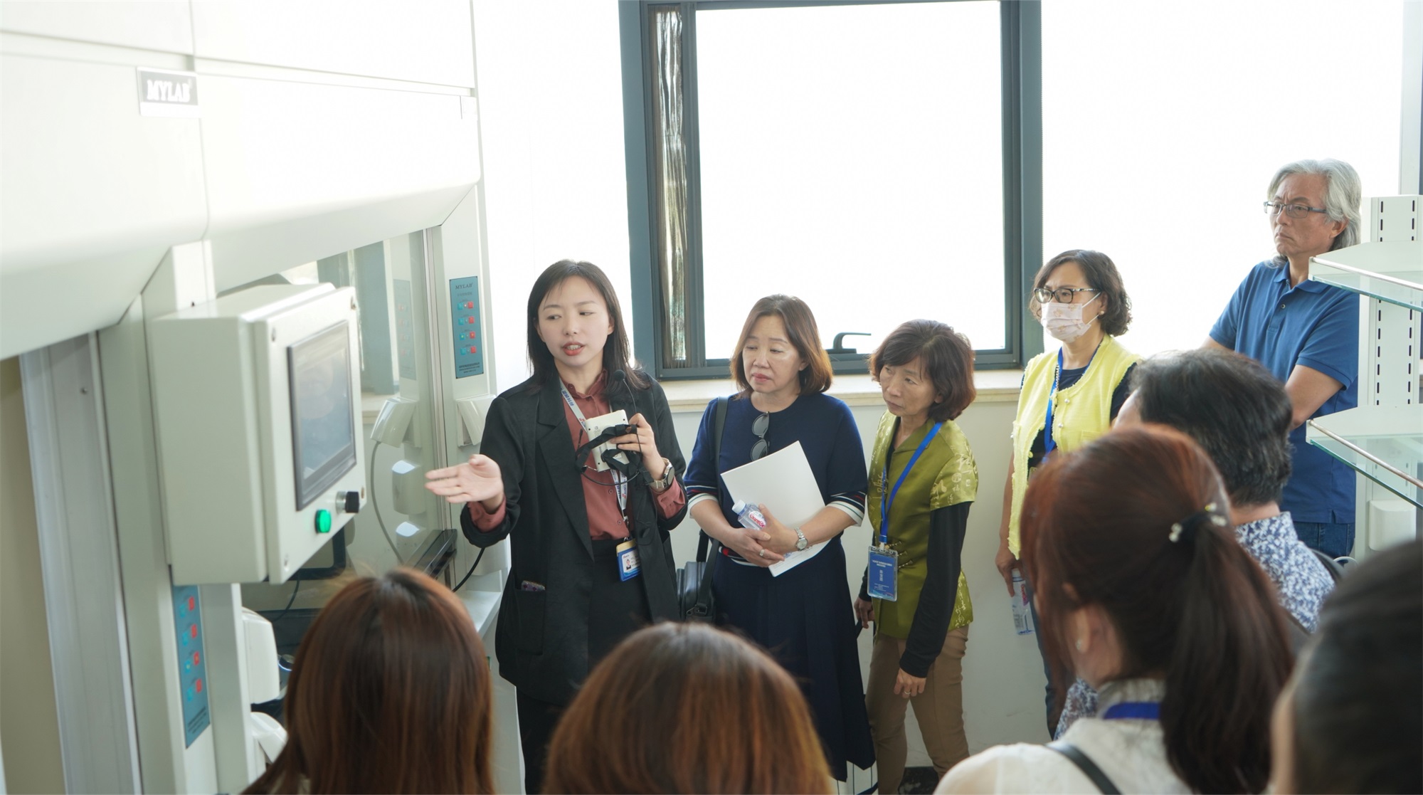 莘莘藍海意,曉映兩岸情 莘莘藍海意,曉映兩岸情