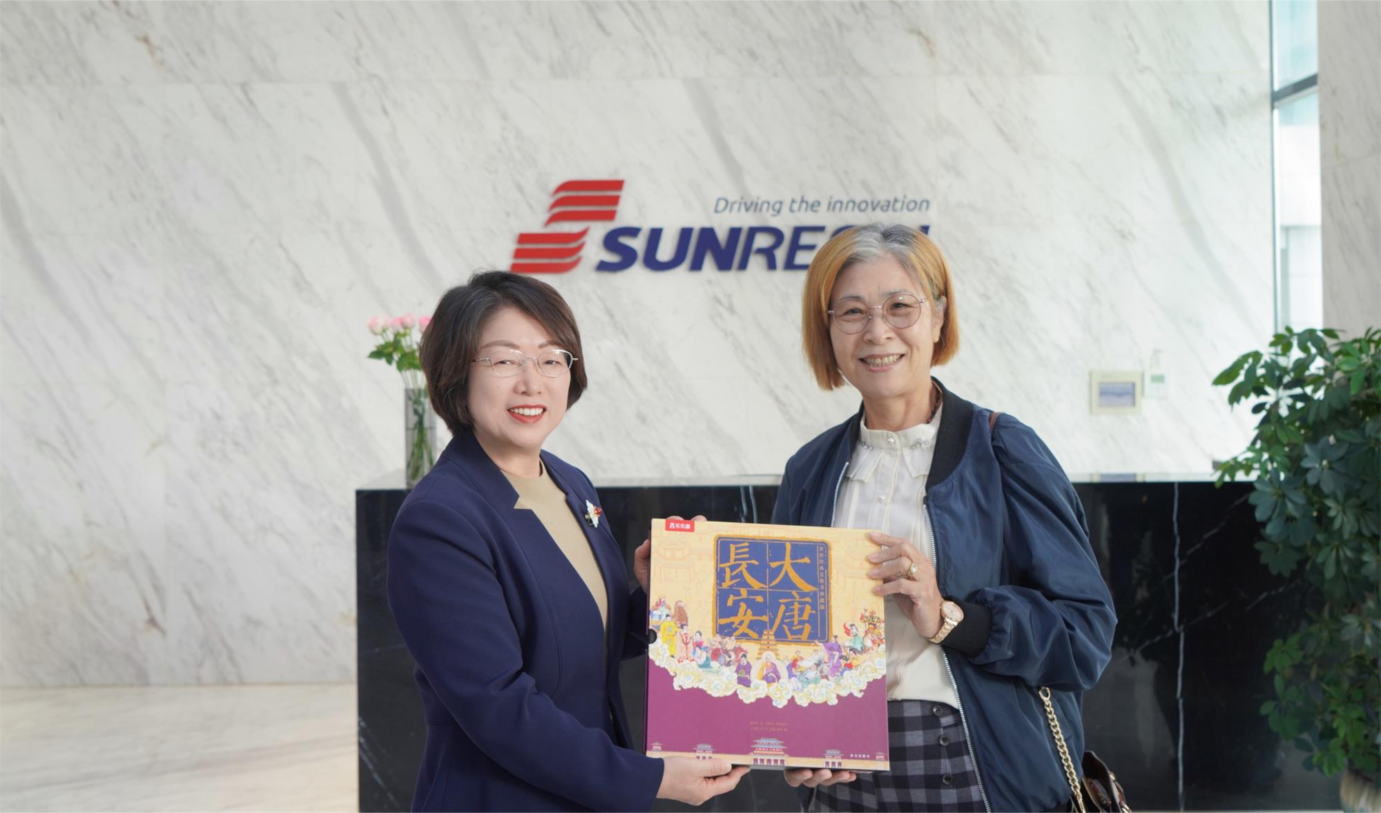 莘莘藍海意,曉映兩岸情 莘莘藍海意,曉映兩岸情