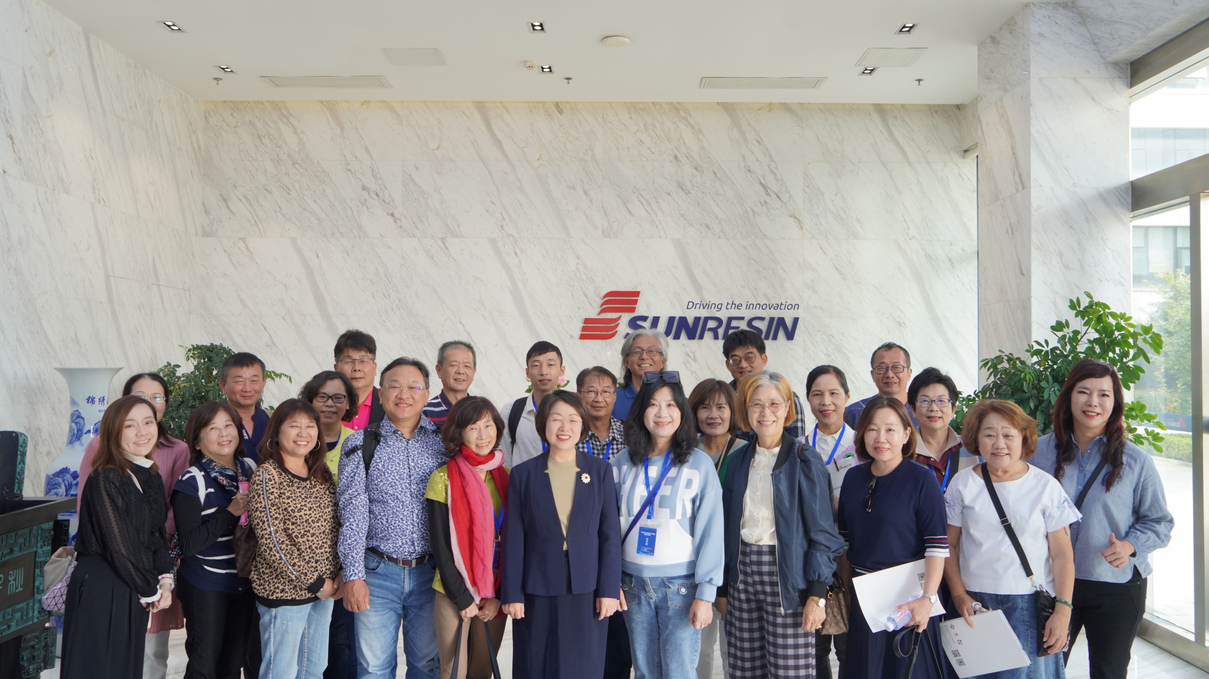 莘莘藍海意,曉映兩岸情 莘莘藍海意,曉映兩岸情