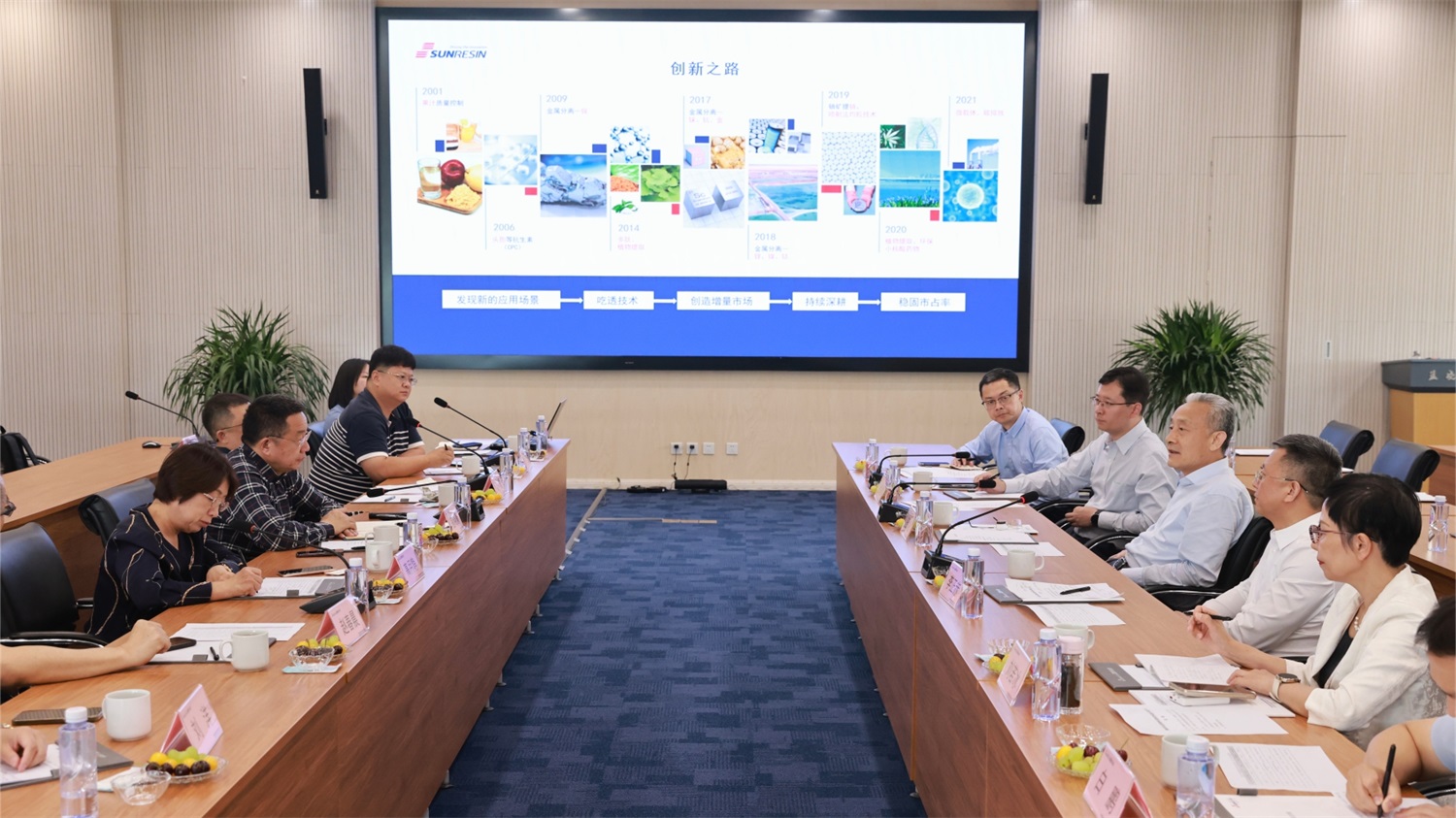 四川大學校長汪勁松一行蒞臨藍曉科技參觀交流